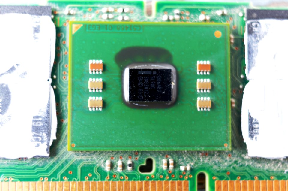 Intel ® 6402 Advanced Memory Buffer photo