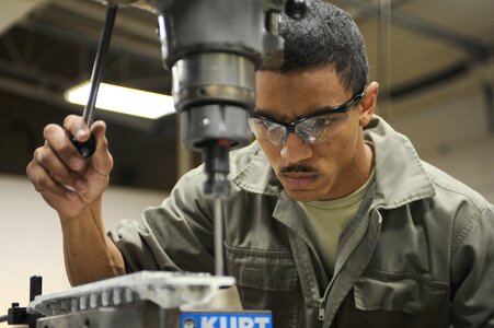 Drill labor metal
