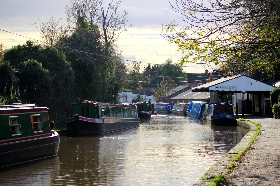 Middlewich Narrowboats. Explored.