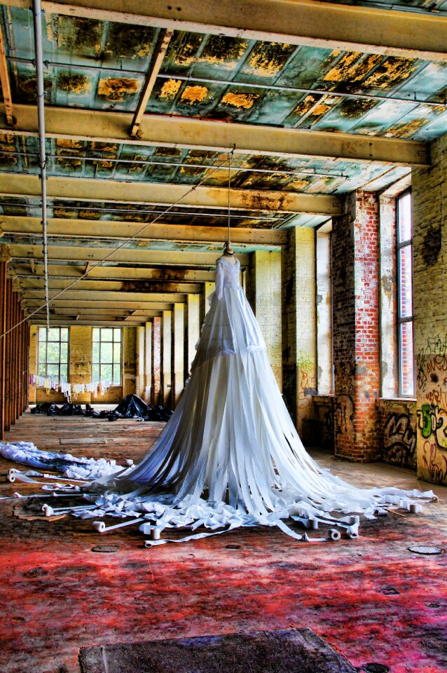 Art wedding dress farbrikhalle