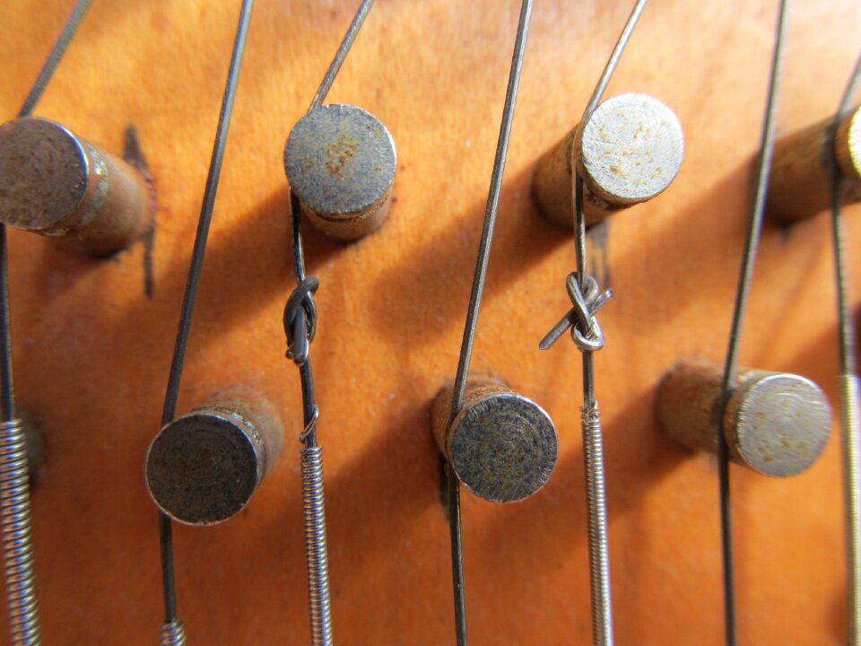Wire autoharp instrument
