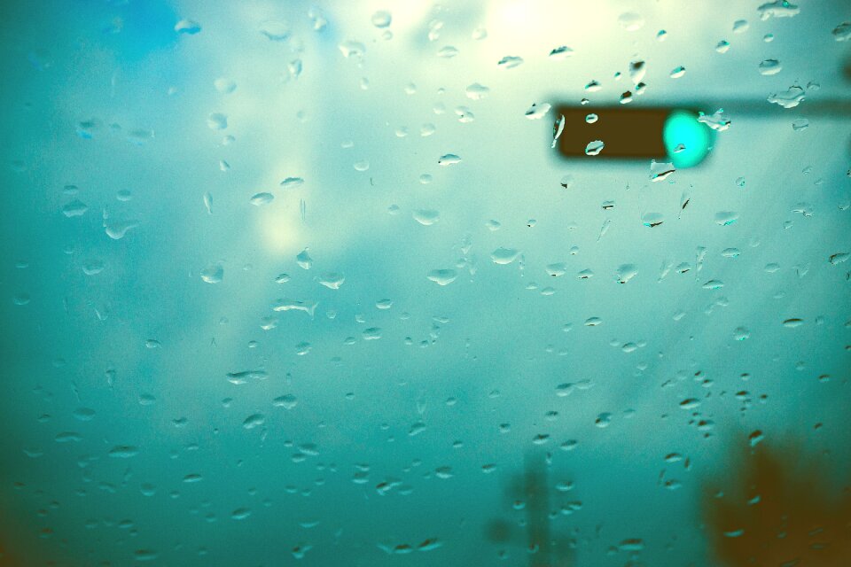 The traffic light window water
