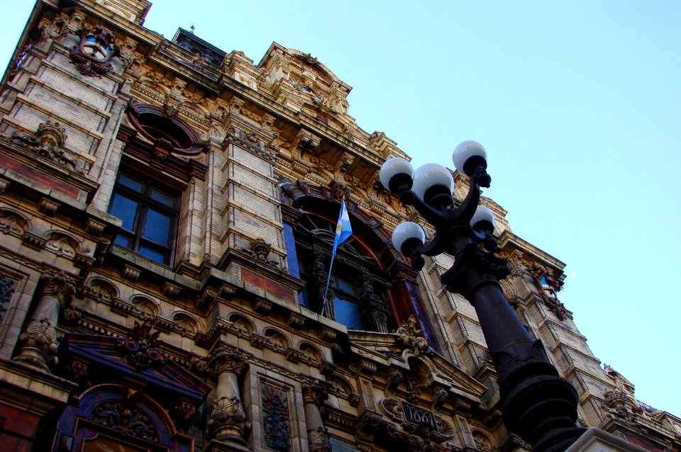Frente por calle Viamonte