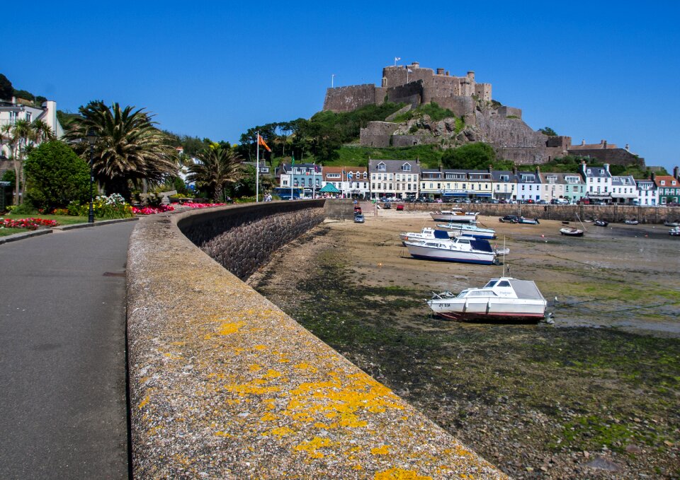 Castle island fortress