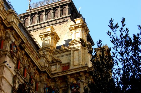 Fachada por calle Viamonte