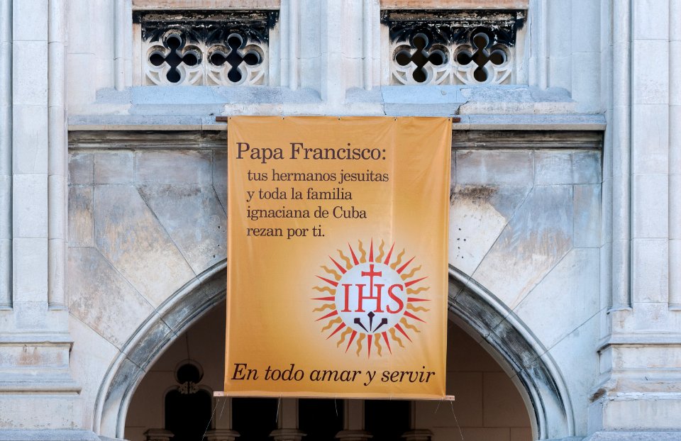 Pancarta alegórica a la visita del Papa Francisco a Cuba