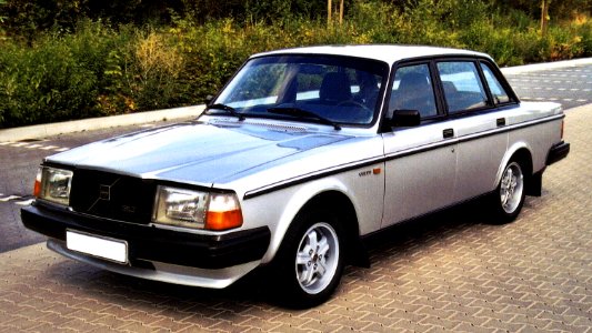 1984 volvo 240-pic-27089