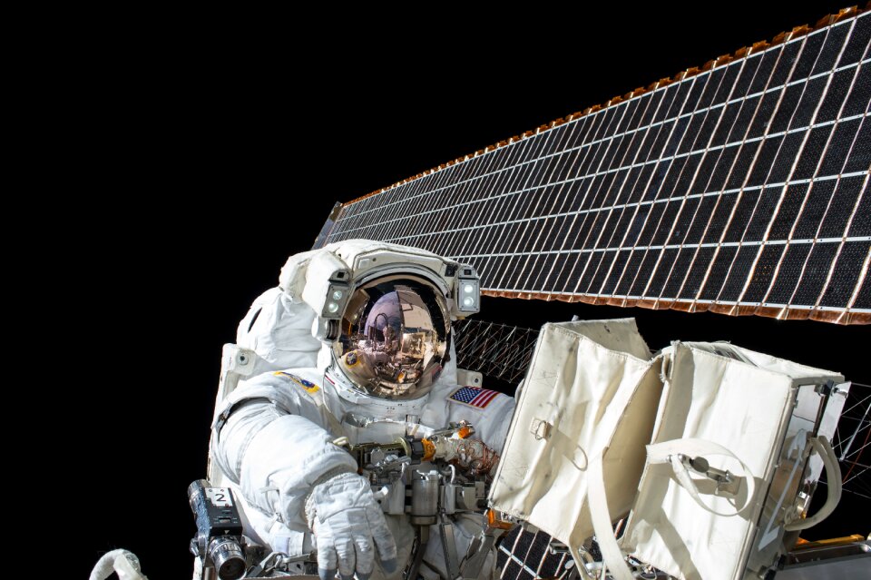 Spacecraft shuttle orbit