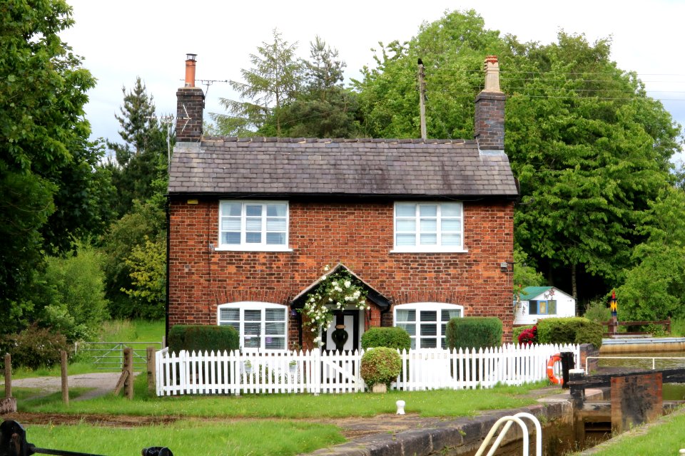 Cottage at Lock 66
