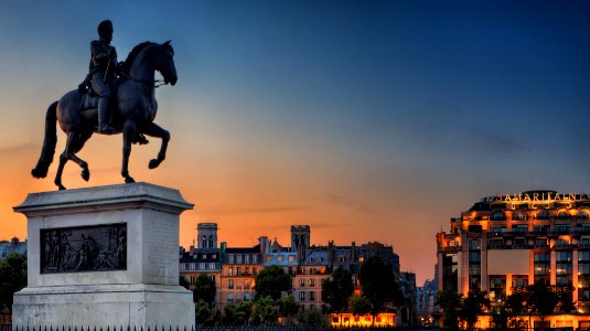 Henry IV, Pont Neuf, Paris photo