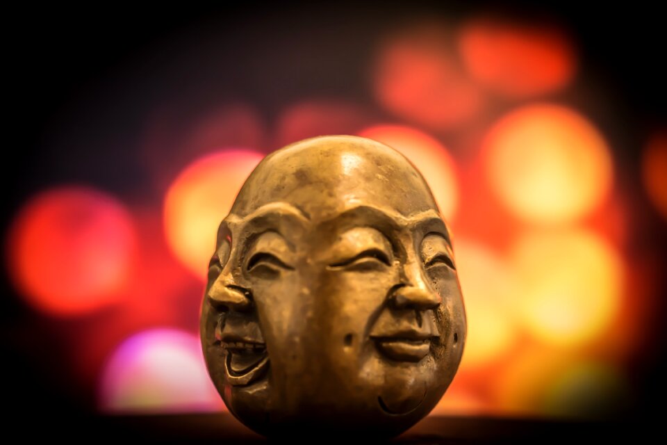 Artistic sculpture figure