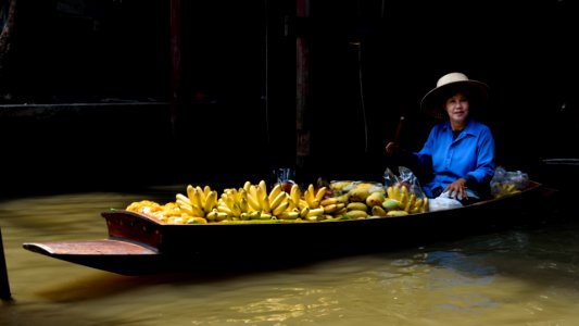 Floating fruit vendor photo