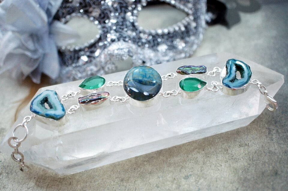 Quartz bracelet stone
