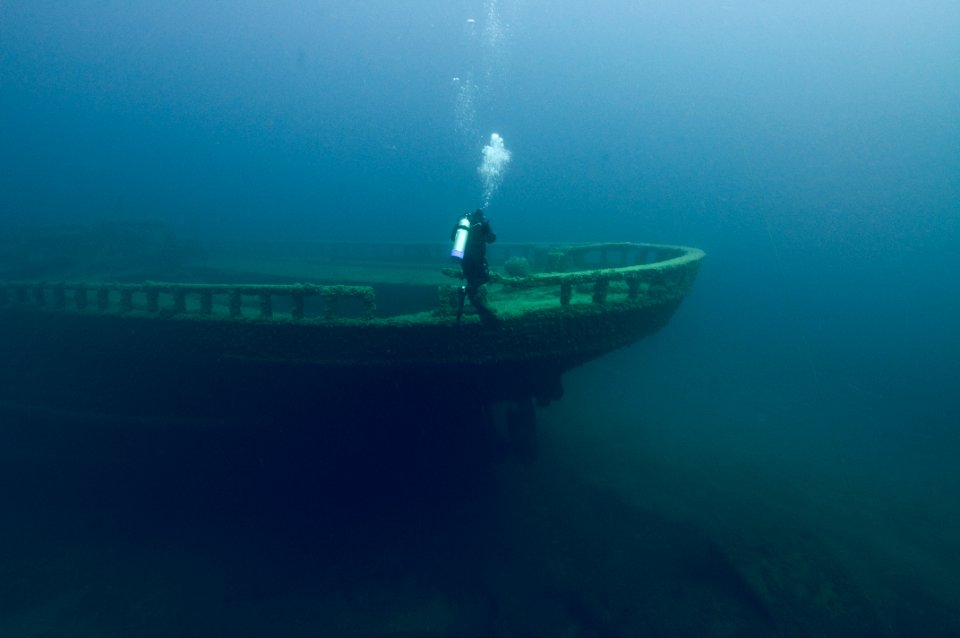 TBNMS shipwreck diver photo