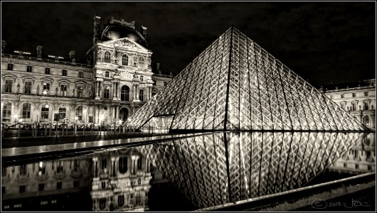 The Louvre photo