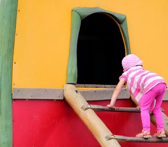 Head high climbing tower