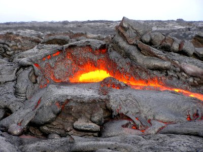 Lava and basalt at Hawaii Volcanoes National Park (2004, Chain of Craters Road) (photograph: Scot Nelson) photo