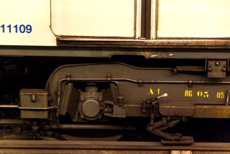 powered bogie of the paris metro wagon with Chevron rubber springs wheelset suspension photo