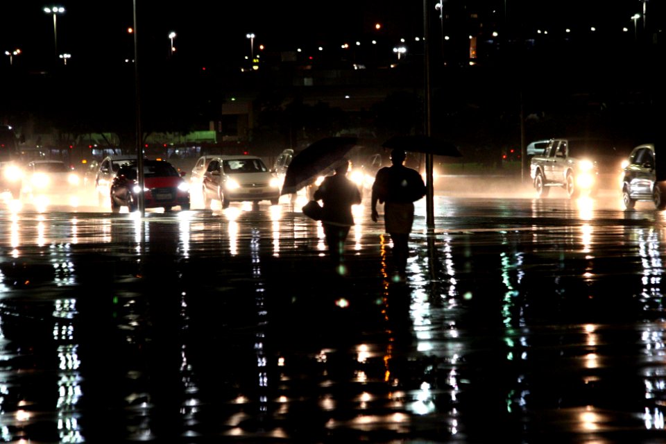 nossa-braslia---chuva-no-centro-do-plano-piloto-s-19h04 16681426109 o