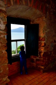 mirando por la ventana
