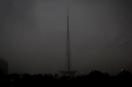 nossa-braslia---chuva-encobre-a-torre-de-tv-s-16h34 16762968666 o