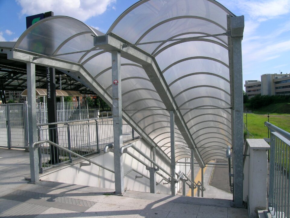 Station steps shelter