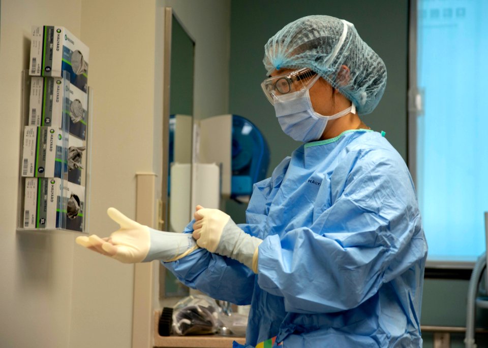 NMCSD’s ICU Conducts a Procedure