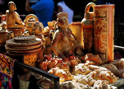 Etal figurines statues