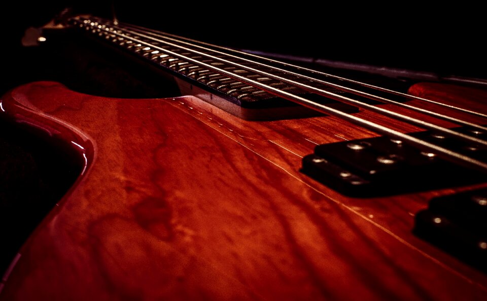 E bass music instrument