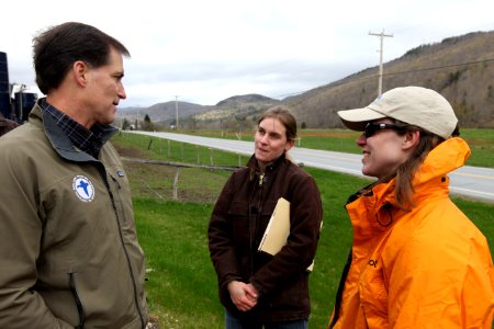 Dan Ashe speaks with White River Partnership staff at riparian restoration site