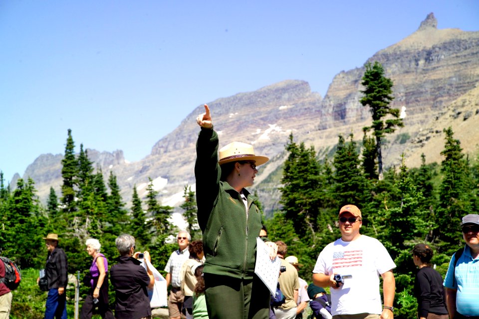 Park Ranger giving a Ranger Talk photo