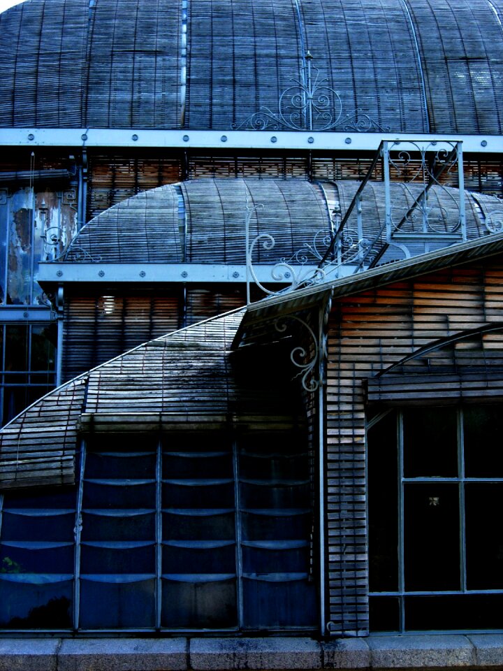 Glass and wood facade former