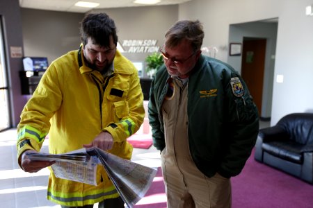 Refuge Manager Rick Potvin with pilot Glenn Cullingford (CT)