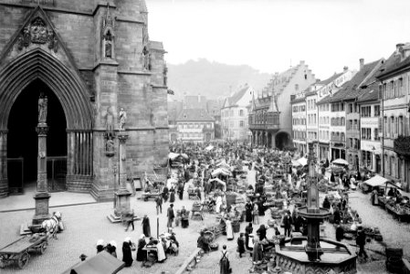 Freiburg im Breisgau, Münsterplatz,  1906