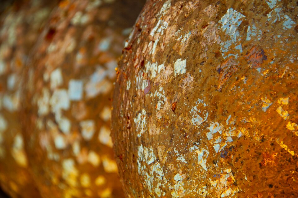 Pebble decoration gold leaf