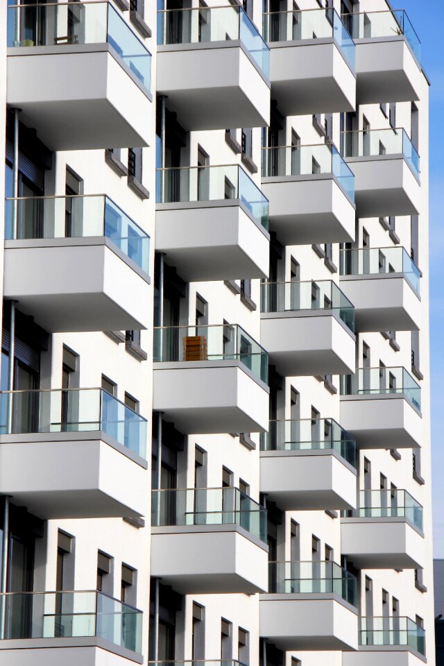 Live real estate architecture