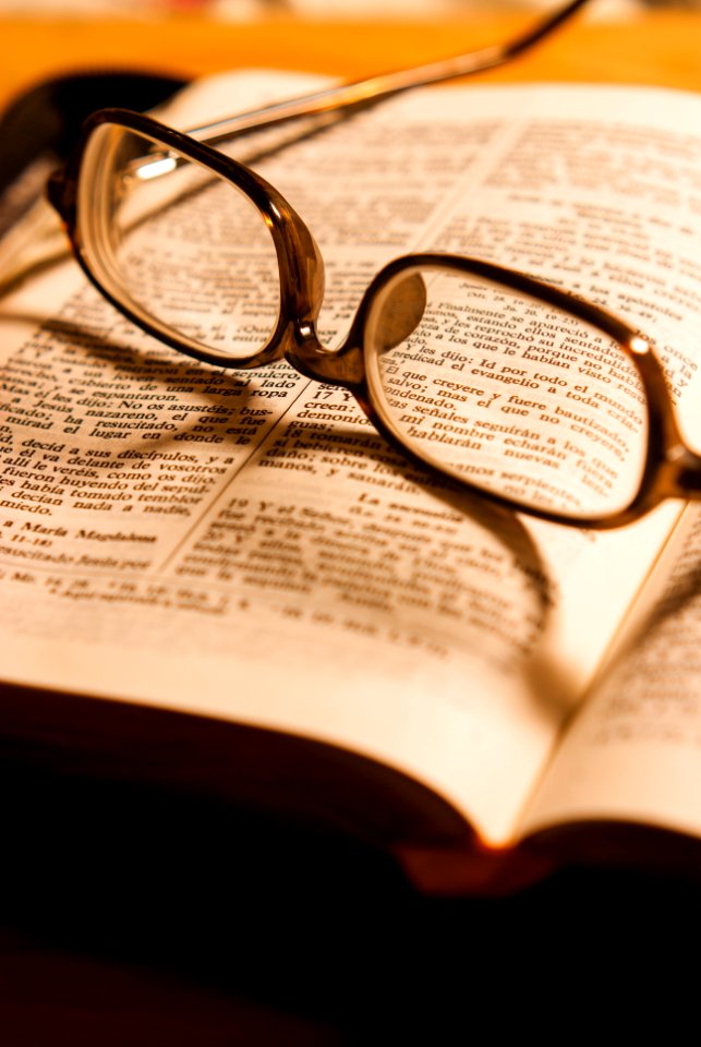 enoc-valenzuela-biblia1
