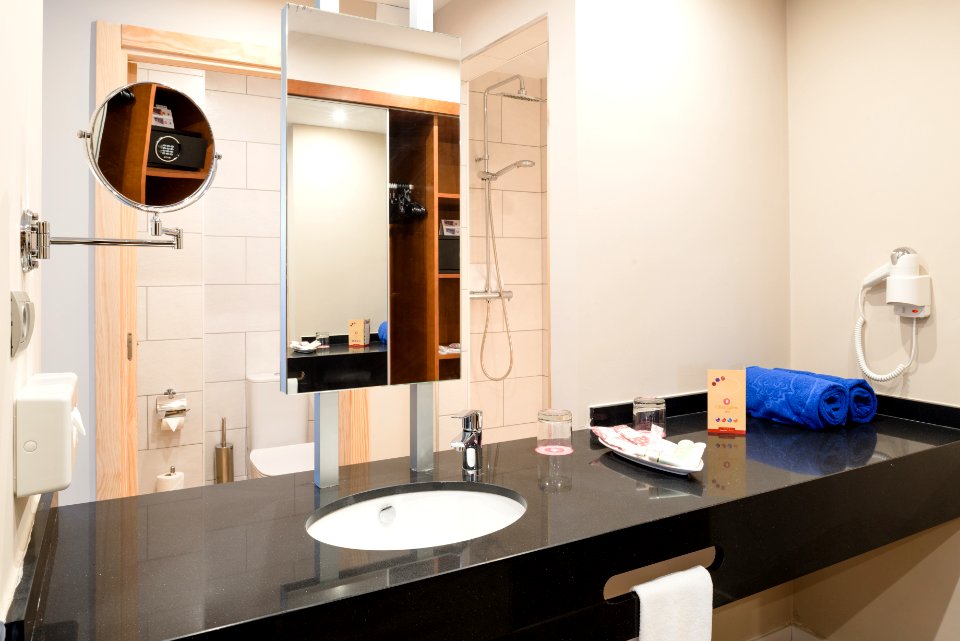 Bathroom and walk in wardrobe Select room