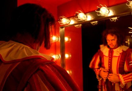 Anthony Michaels-Moore preparing for title role in 'Rigoletto.' Opéra de Montréal, October 2010.