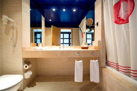 BAÑO/BATHROOM
