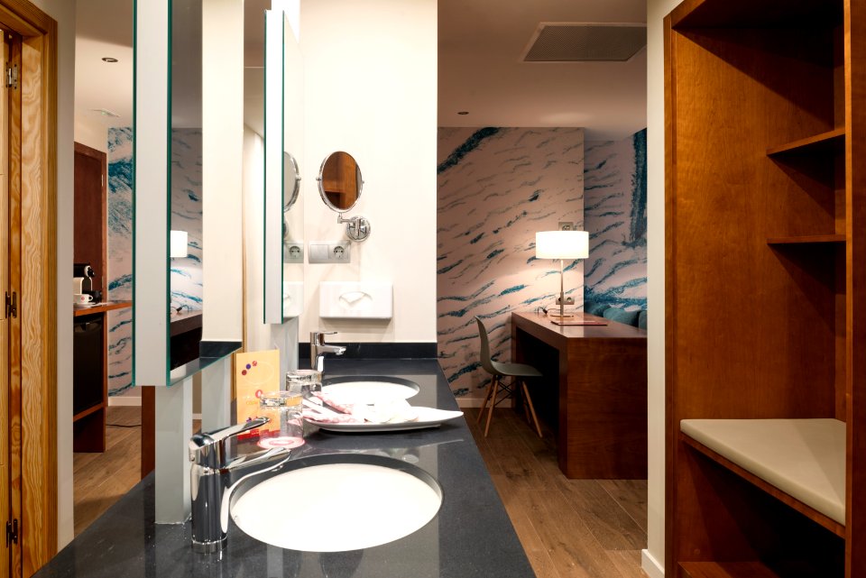 Bathroom and walk in wardrobe Select room
