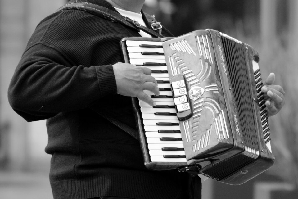 Play musical instrument keys