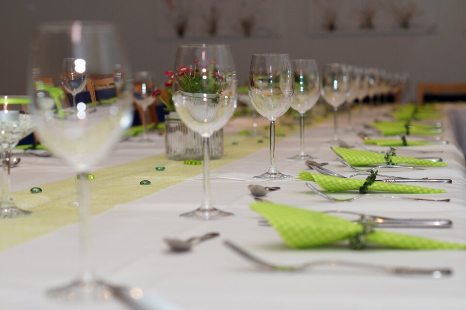 Board gedeckter table celebration