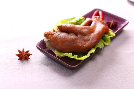 Pig's feet red pepper star anise