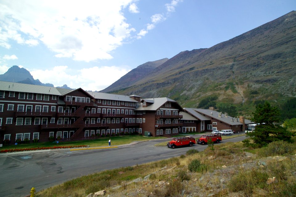 Many Glacier Hotel