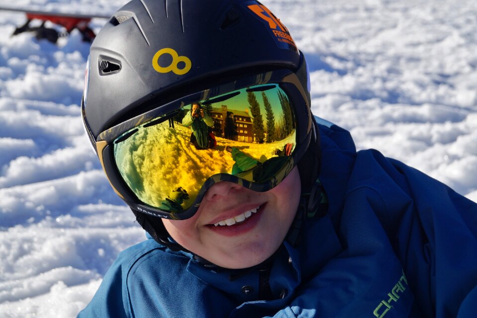 Glasses reflection ski goggles