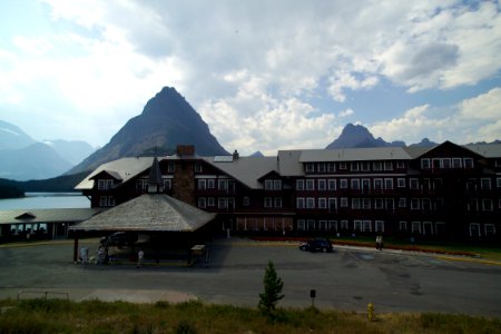 Many Glacier Hotel photo