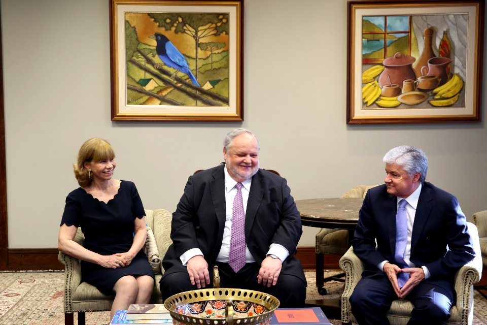 10/12 -  Título de Cidadão Honorário ao presidente do STJ