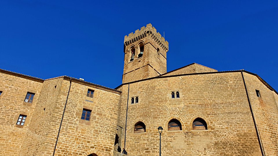 Iglesia fortaleza de Santa María, Ujué (Navarra) España.
