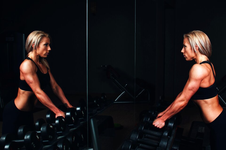 Blonde bar bells workout